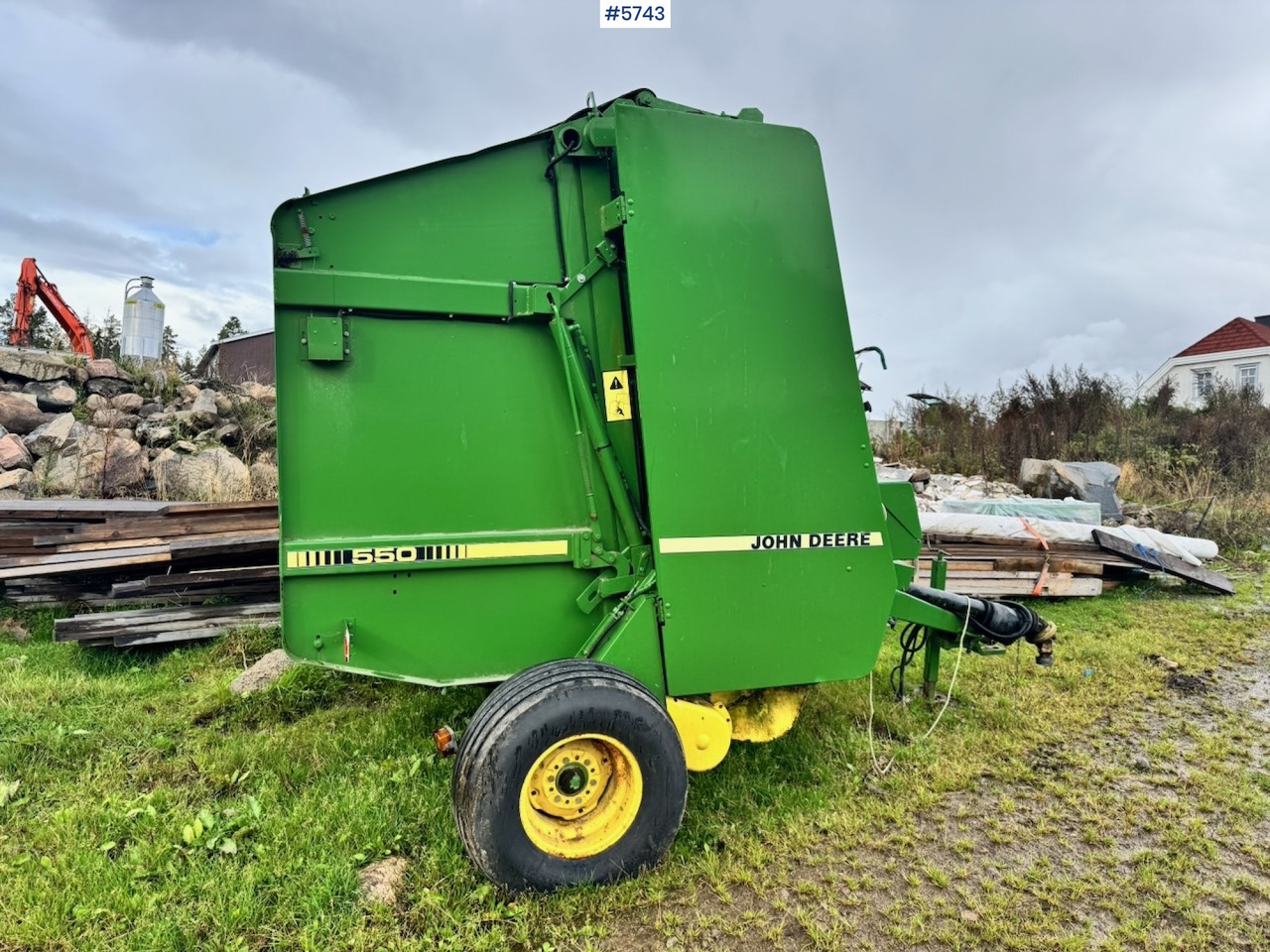 John Deere 550 Round Baler. - 干草和饲料设备:图5 John Deere 550 Round Baler. - 干草和饲料设备:图5