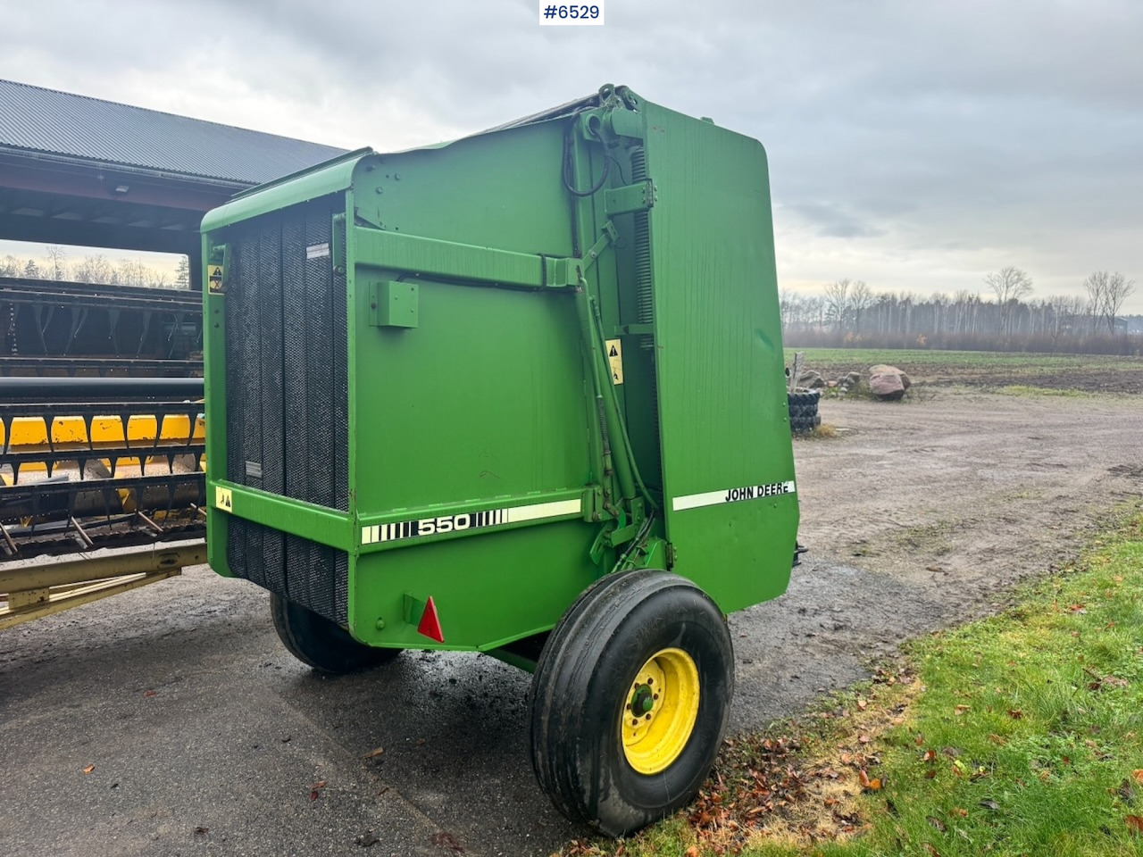 John Deere 550 Rundballepresse m/ Styreboks. - 干草和饲料设备:图2 John Deere 550 Rundballepresse m/ Styreboks. - 干草和饲料设备:图2
