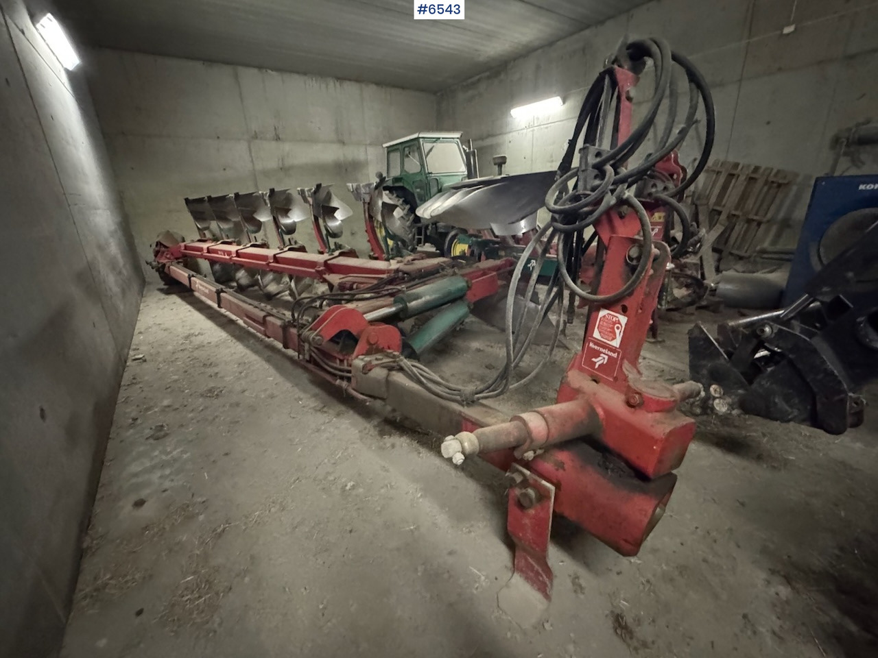 Kverneland PB100 6-Flour Vario Semi-Reversible Plough - 土壤耕作设备:图1 Kverneland PB100 6-Flour Vario Semi-Reversible Plough - 土壤耕作设备:图1