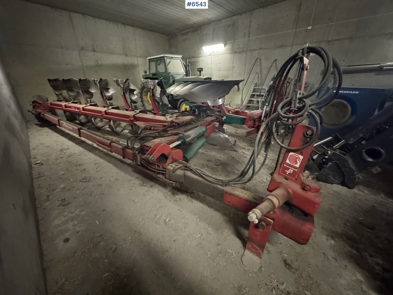 Kverneland PB100 6-Flour Vario Semi-Reversible Plough - 土壤耕作设备:图2 Kverneland PB100 6-Flour Vario Semi-Reversible Plough - 土壤耕作设备:图2