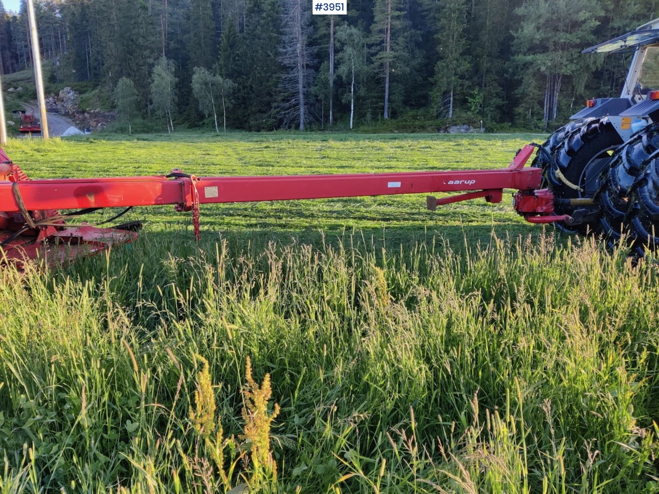 Kverneland Taarup 4040 C Mowing machine w/undercarriage - 干草和饲料设备:图4 Kverneland Taarup 4040 C Mowing machine w/undercarriage - 干草和饲料设备:图4