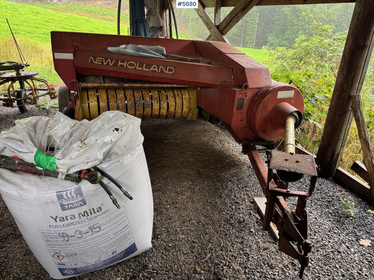 New Holland 268 Square Baler - 干草和饲料设备:图2 New Holland 268 Square Baler - 干草和饲料设备:图2