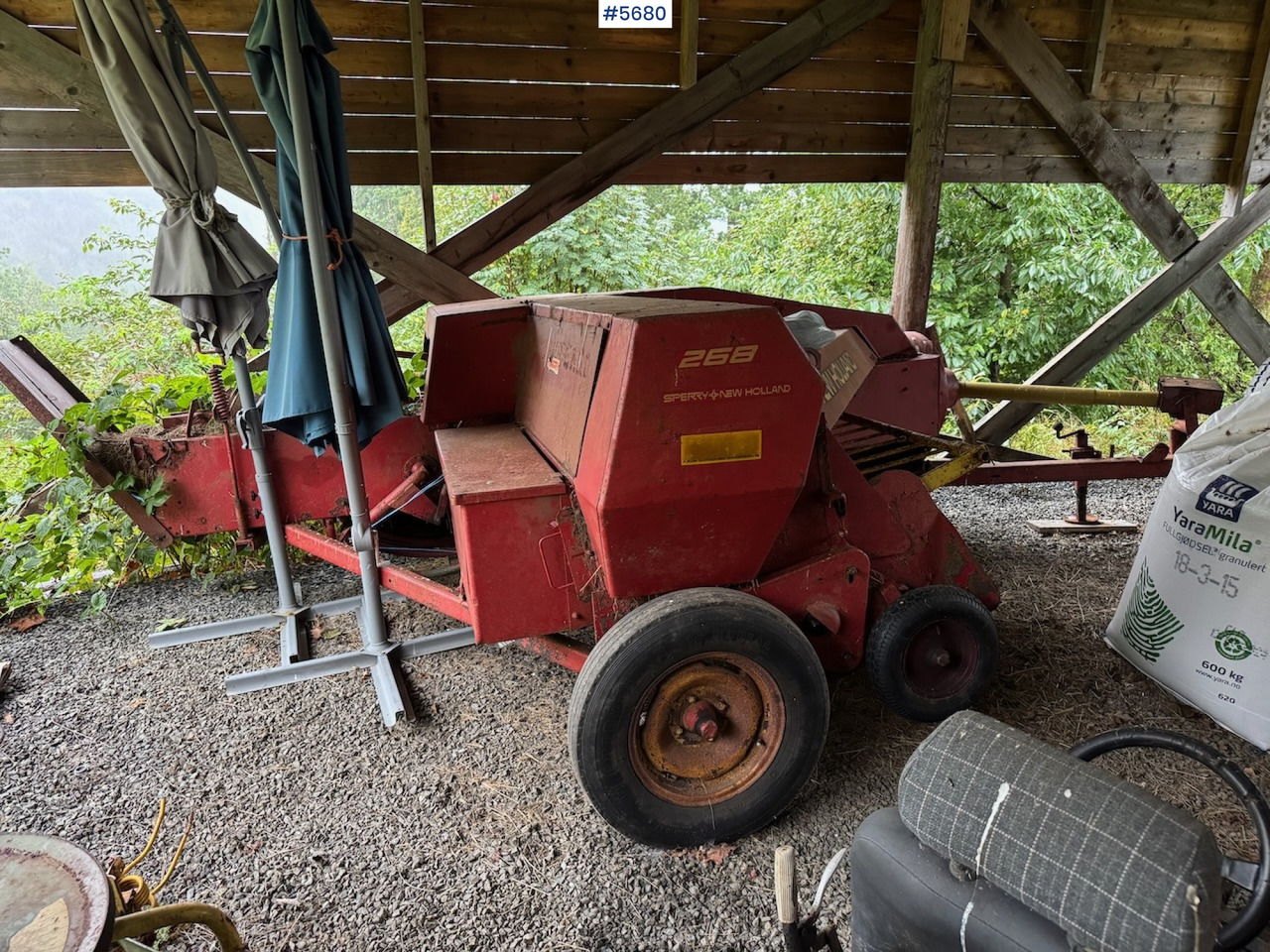 New Holland 268 Square Baler - 干草和饲料设备:图4 New Holland 268 Square Baler - 干草和饲料设备:图4