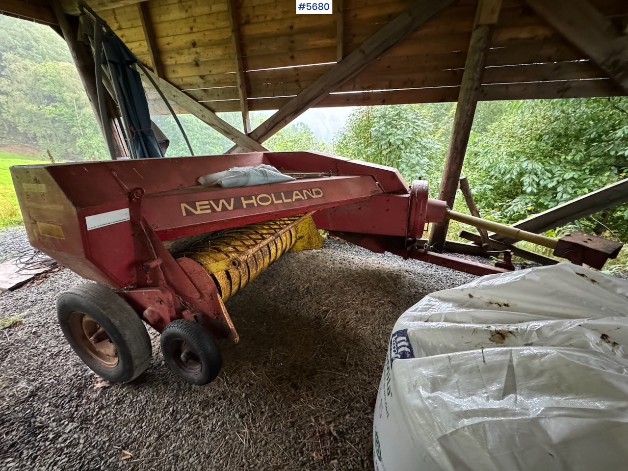 New Holland 268 Square Baler - 干草和饲料设备:图1 New Holland 268 Square Baler - 干草和饲料设备:图1