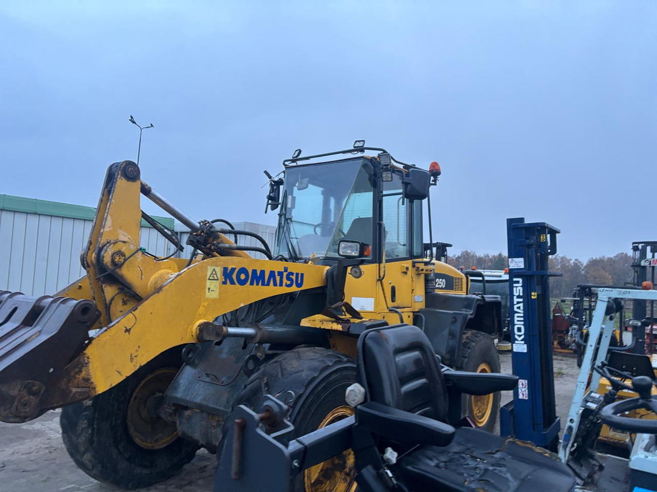 Komatsu Komatsu wa250-5 - 轮式装载机:图3 Komatsu Komatsu wa250-5 - 轮式装载机:图3