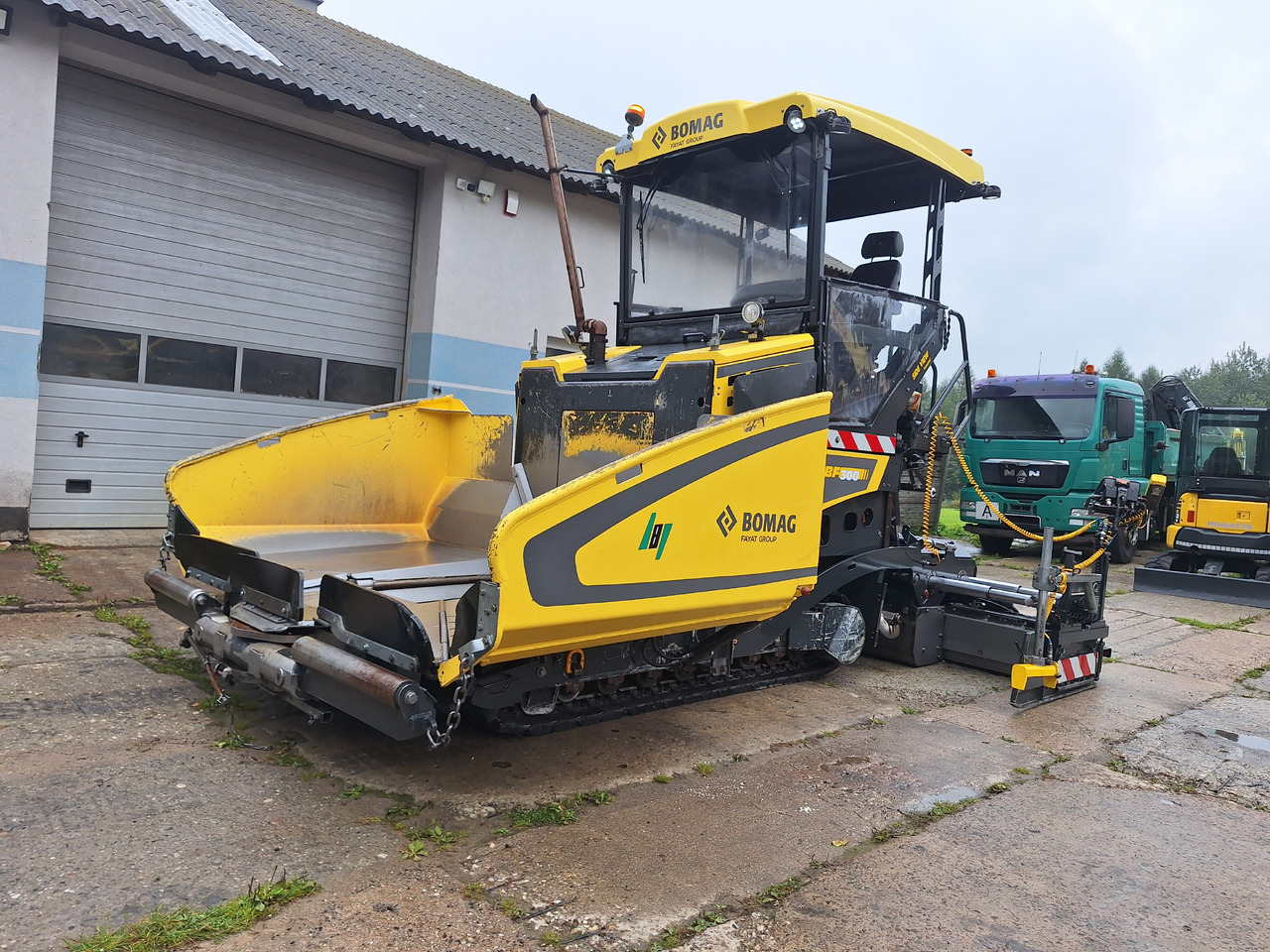 Bomag Bf 300C-3 - 沥青铺路机:图1 Bomag Bf 300C-3 - 沥青铺路机:图1