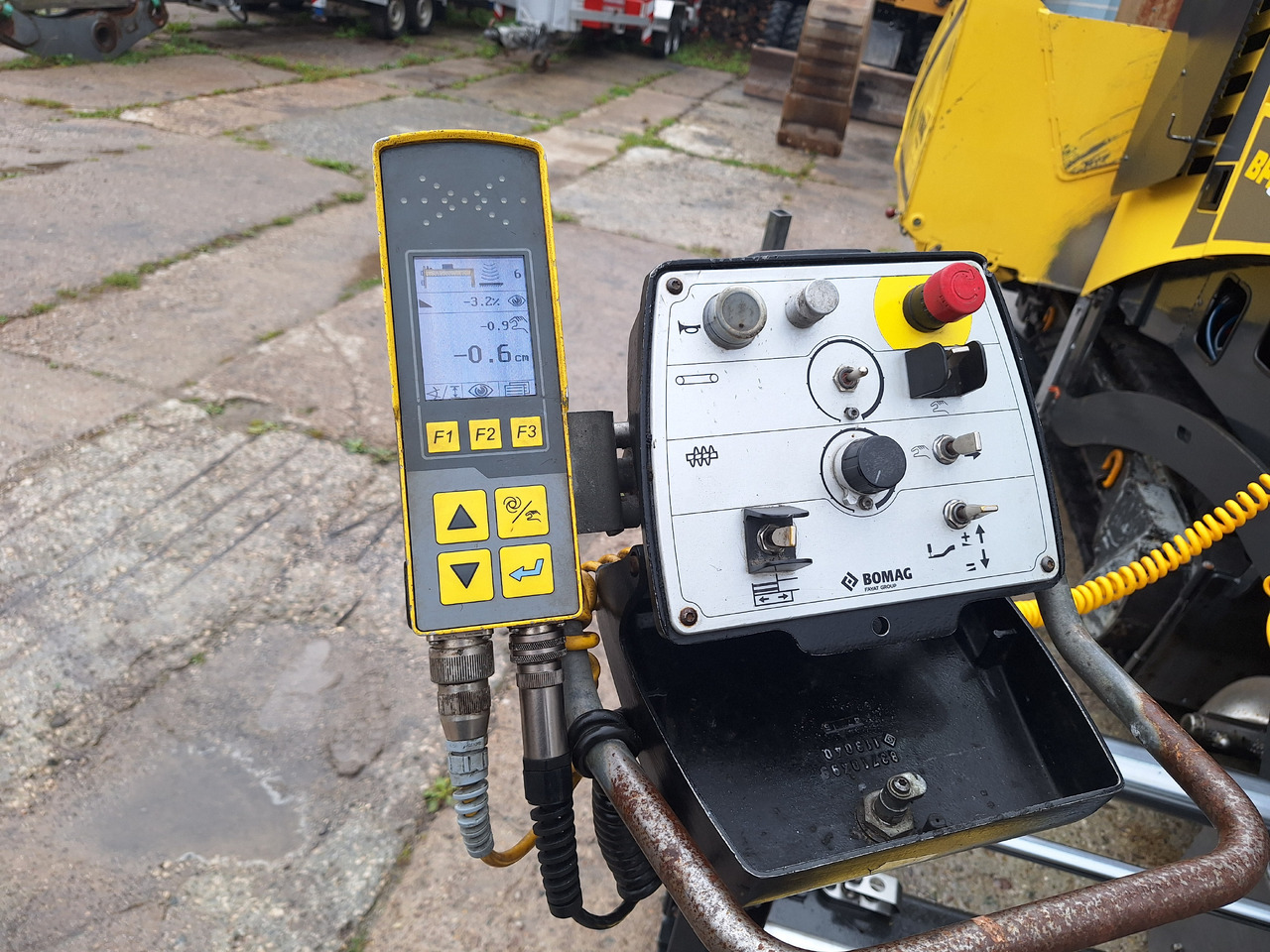 Bomag Bf 300C-3 - 沥青铺路机:图5 Bomag Bf 300C-3 - 沥青铺路机:图5