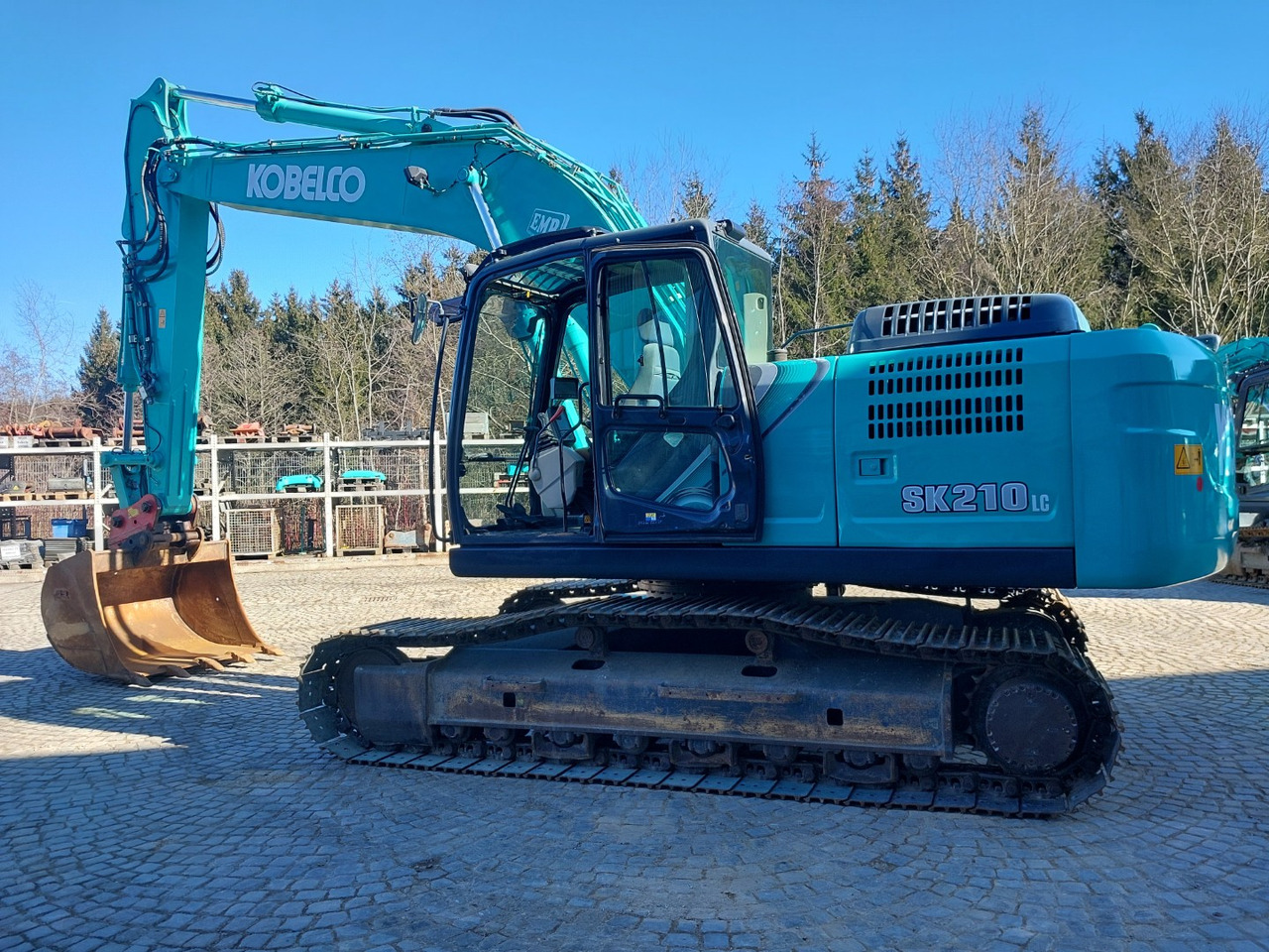 Kobelco SK210LC-10 - 履带式挖掘机:图2 Kobelco SK210LC-10 - 履带式挖掘机:图2