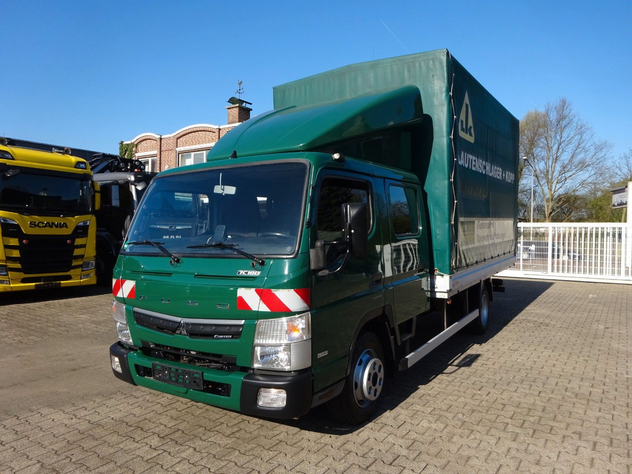 FUSO 7C180D Canter mit Doppelkabine 4x2 - 侧帘货车, 康比货车:图1 FUSO 7C180D Canter mit Doppelkabine 4x2 - 侧帘货车, 康比货车:图1