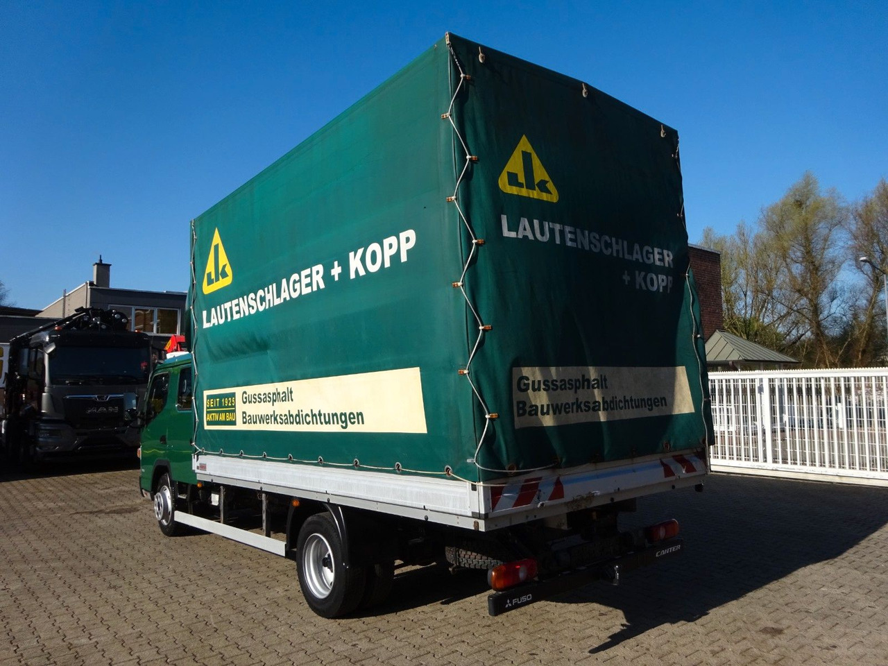 FUSO 7C180D Canter mit Doppelkabine 4x2 - 侧帘货车, 康比货车:图5 FUSO 7C180D Canter mit Doppelkabine 4x2 - 侧帘货车, 康比货车:图5