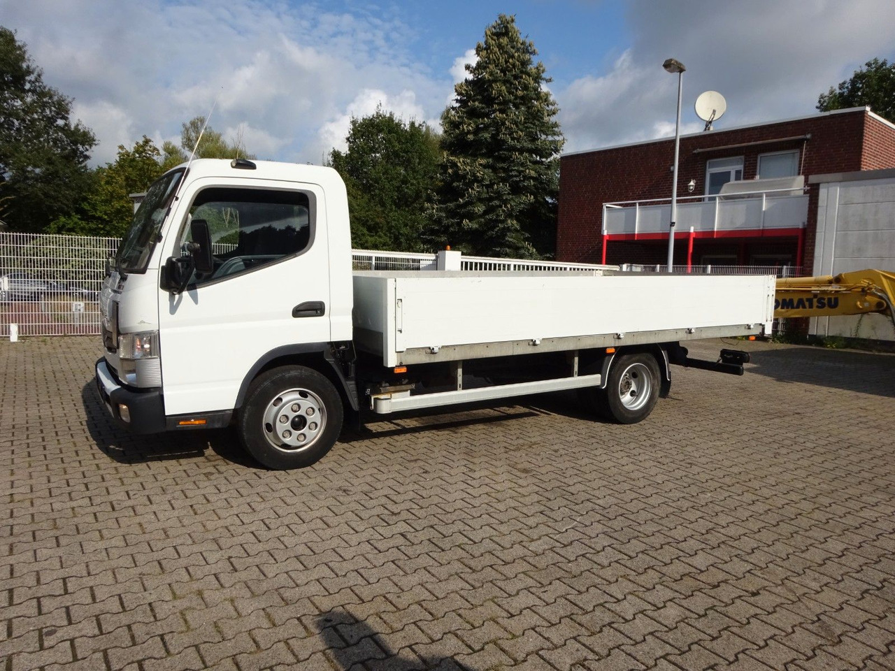 FUSO CANTER 7C15 Pritsche 4x2 - 平板货车:图4 FUSO CANTER 7C15 Pritsche 4x2 - 平板货车:图4