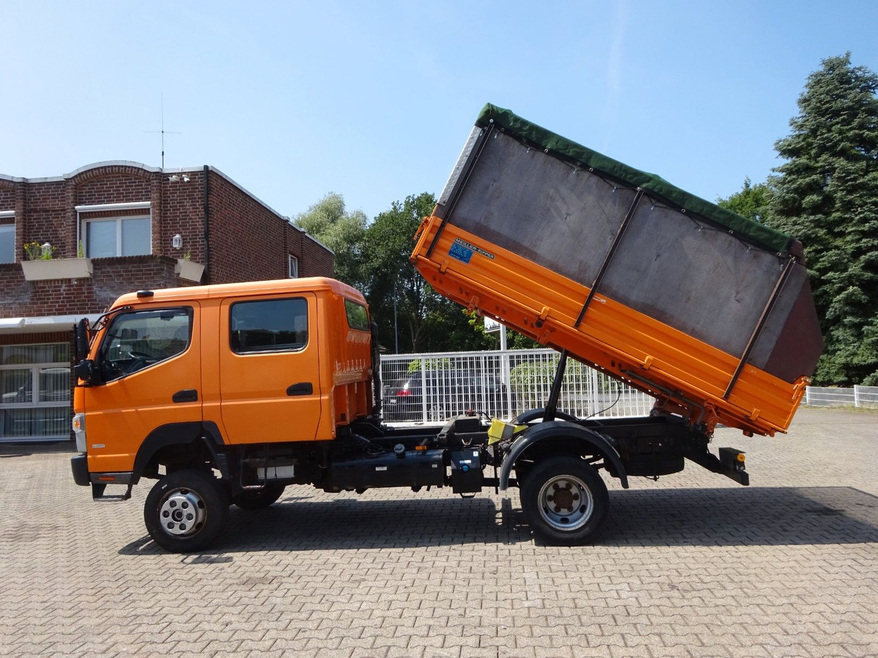 FUSO Canter Doppelkabine MEILLER 3Skipper 4x4 - 翻斗货车:图4 FUSO Canter Doppelkabine MEILLER 3Skipper 4x4 - 翻斗货车:图4