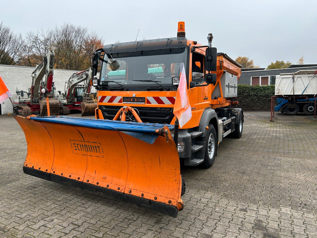 Mercedes-Benz 1824 Axor Abroller mit Schneeschild und Streuer - 吊钩升降车:图1 Mercedes-Benz 1824 Axor Abroller mit Schneeschild und Streuer - 吊钩升降车:图1