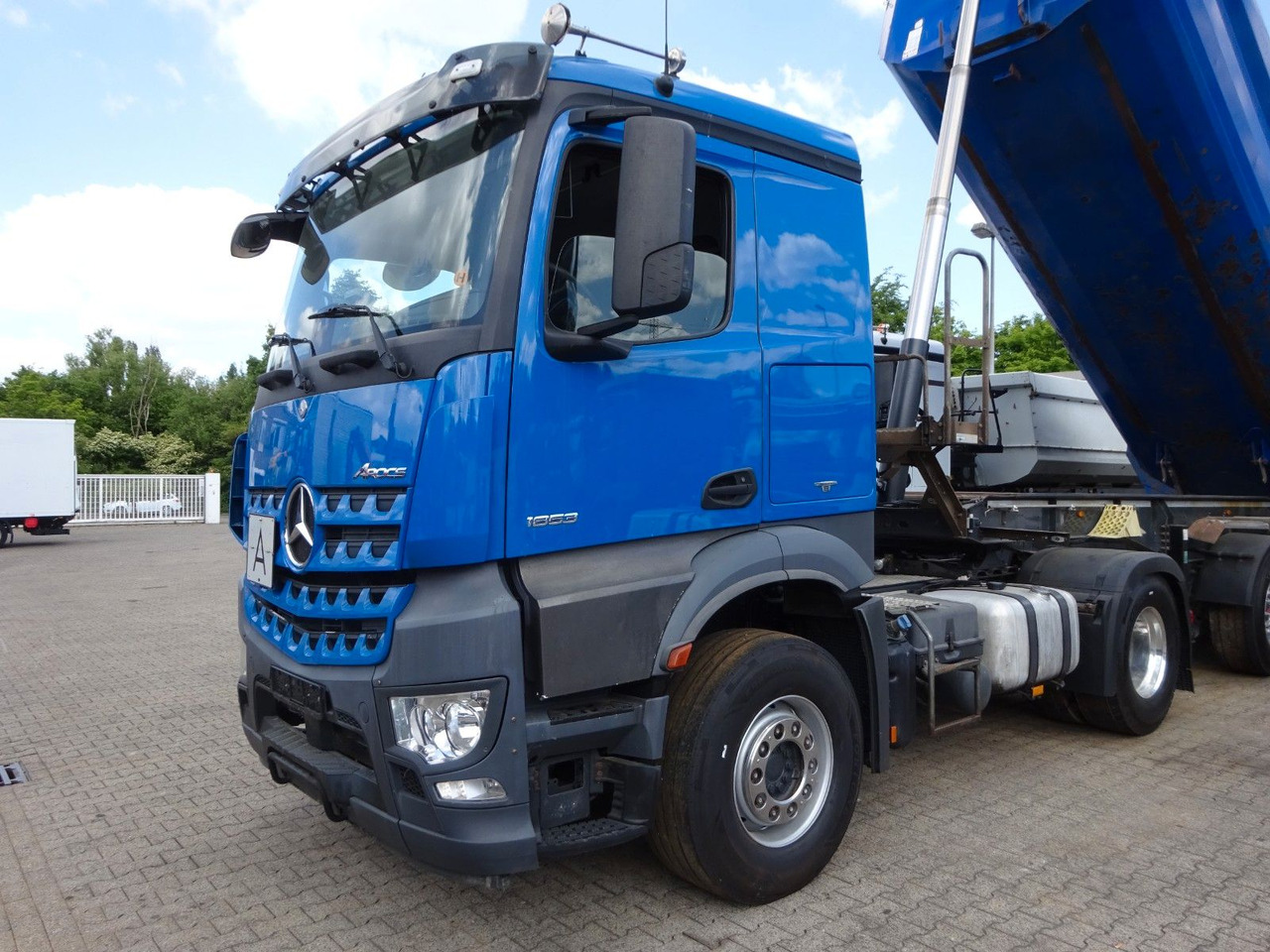 Mercedes-Benz 1853 Arocs SZM mit Kipperpumpe - 牵引车:图1 Mercedes-Benz 1853 Arocs SZM mit Kipperpumpe - 牵引车:图1