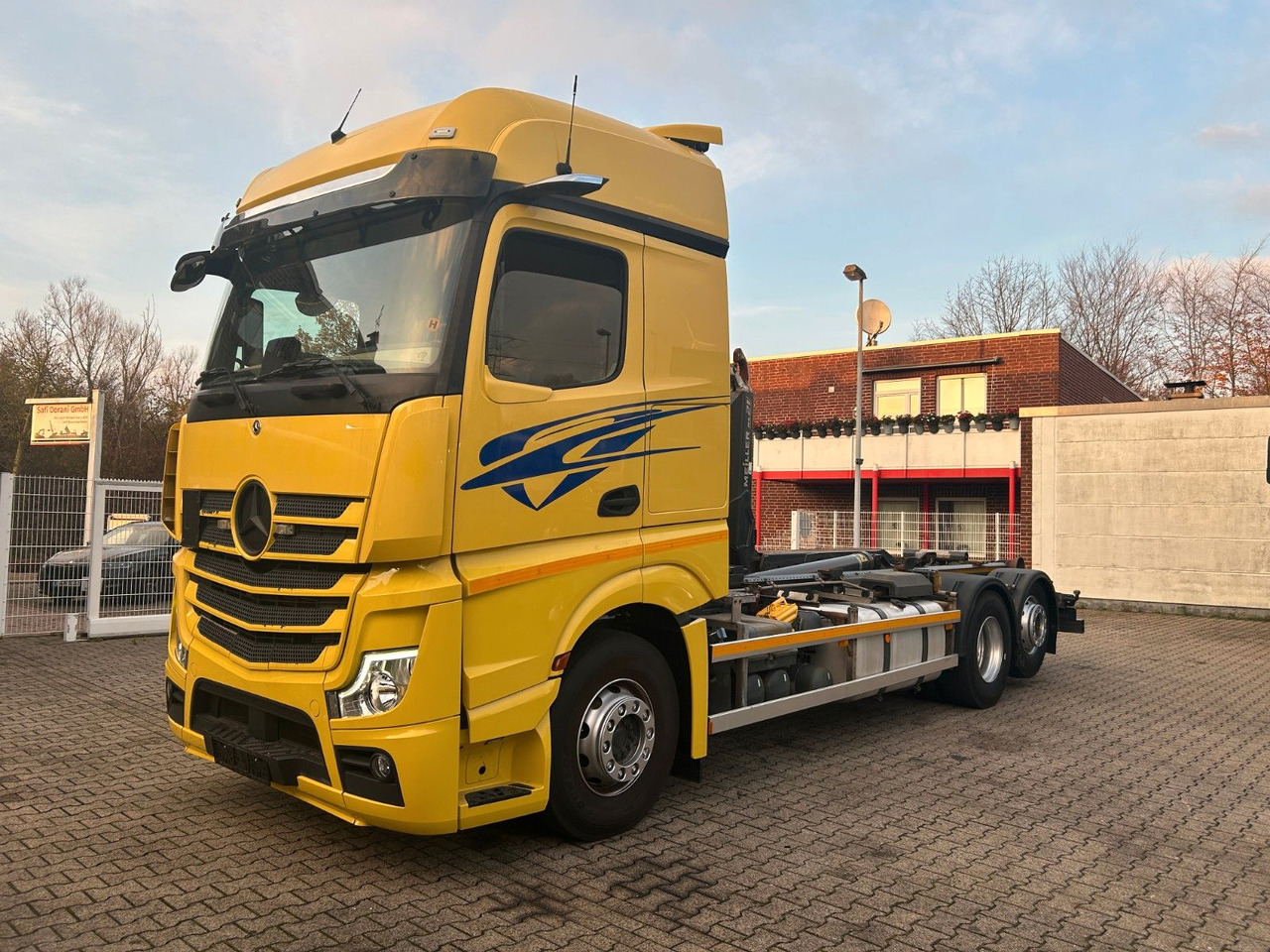 Mercedes-Benz 2545 Actros MEILLER Abroller 6x2 - 吊钩升降车:图2 Mercedes-Benz 2545 Actros MEILLER Abroller 6x2 - 吊钩升降车:图2