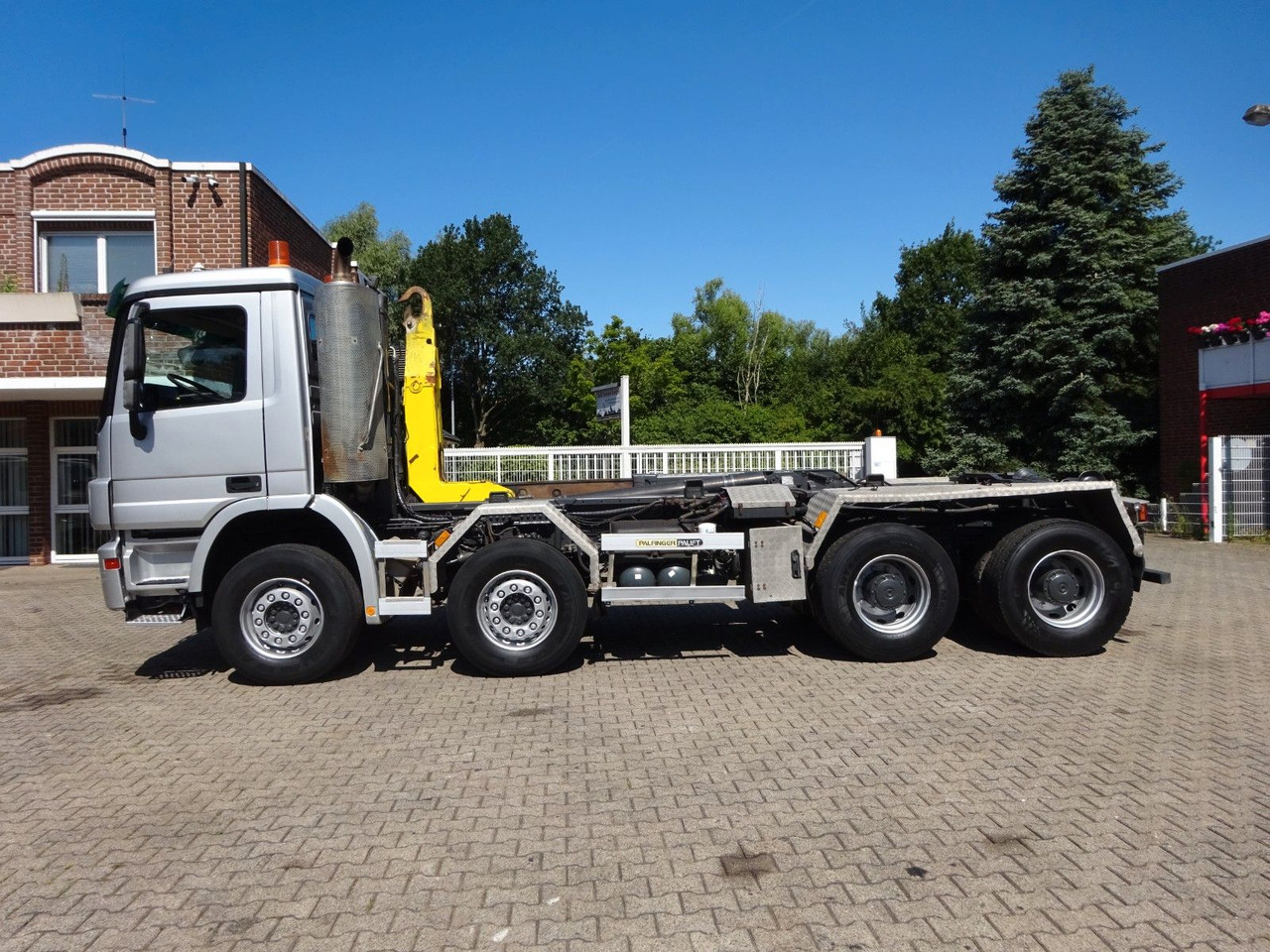 Mercedes-Benz 3244  Actros PALFINGER Abroller 8x4 - 吊钩升降车:图2 Mercedes-Benz 3244  Actros PALFINGER Abroller 8x4 - 吊钩升降车:图2