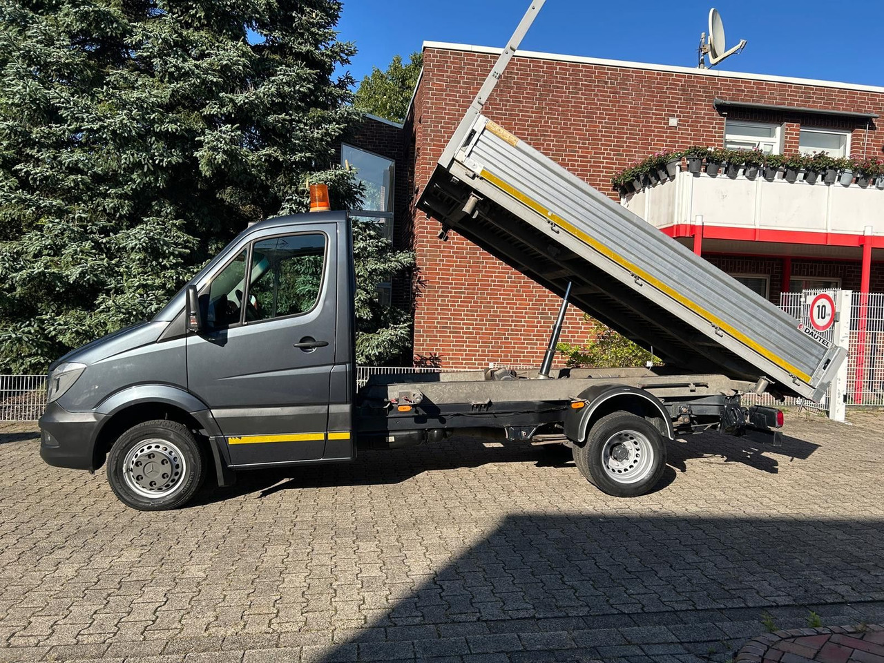 Mercedes-Benz 516CDI SPRINTER DAUTEL ALU-3SKIPPER System 2050 - 翻斗货车:图1 Mercedes-Benz 516CDI SPRINTER DAUTEL ALU-3SKIPPER System 2050 - 翻斗货车:图1