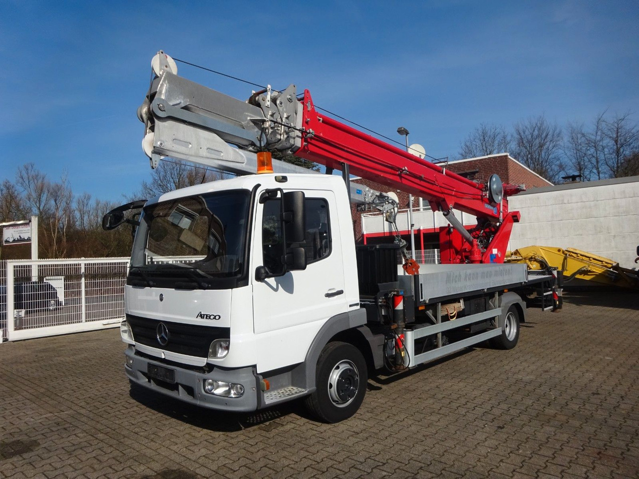 Mercedes-Benz 818 Atego + Böcker AK 32 Meter Dachdeckerkran - 起重车:图2 Mercedes-Benz 818 Atego + Böcker AK 32 Meter Dachdeckerkran - 起重车:图2