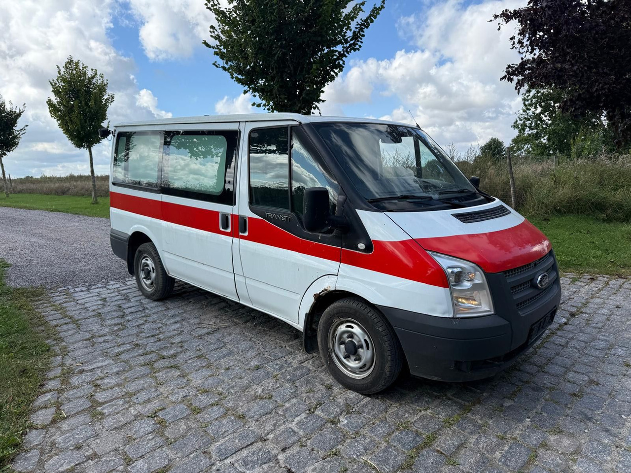Ford Transit Kombi FT 300 K *1 600 € netto - 小型客车:图1 Ford Transit Kombi FT 300 K *1 600 € netto - 小型客车:图1