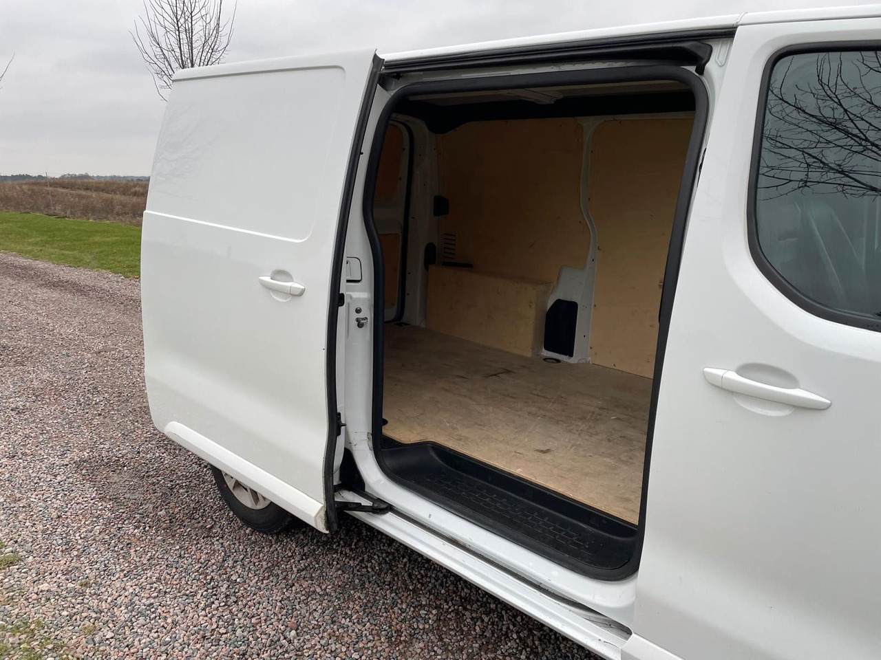 紧凑型面包车 Opel Vivaro Kasten Edition M L2 2.0 Opel Vivaro 2.0 CDTI Edition M L2 *9400€ netto：图17
