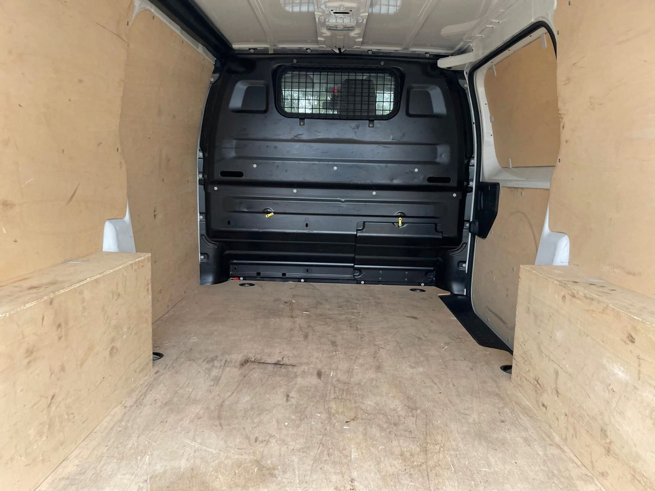 紧凑型面包车 Opel Vivaro Kasten Edition M L2 2.0 Opel Vivaro 2.0 CDTI Edition M L2 *9400€ netto：图20