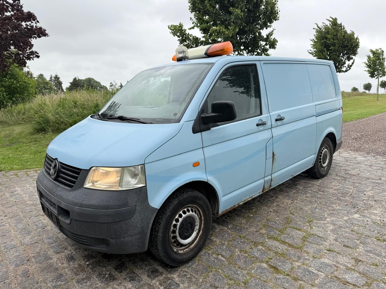 Volkswagen T5 Transporter 2.5 TDI 4Motion *Klima *4x4 - 紧凑型面包车:图2 Volkswagen T5 Transporter 2.5 TDI 4Motion *Klima *4x4 - 紧凑型面包车:图2