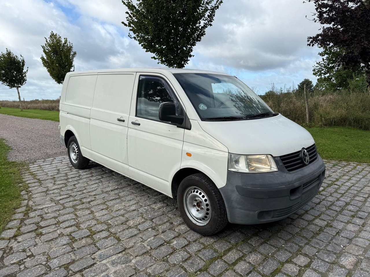 Volkswagen T5 Transporter 2.5 TDI Kasten lang - 紧凑型面包车:图1 Volkswagen T5 Transporter 2.5 TDI Kasten lang - 紧凑型面包车:图1