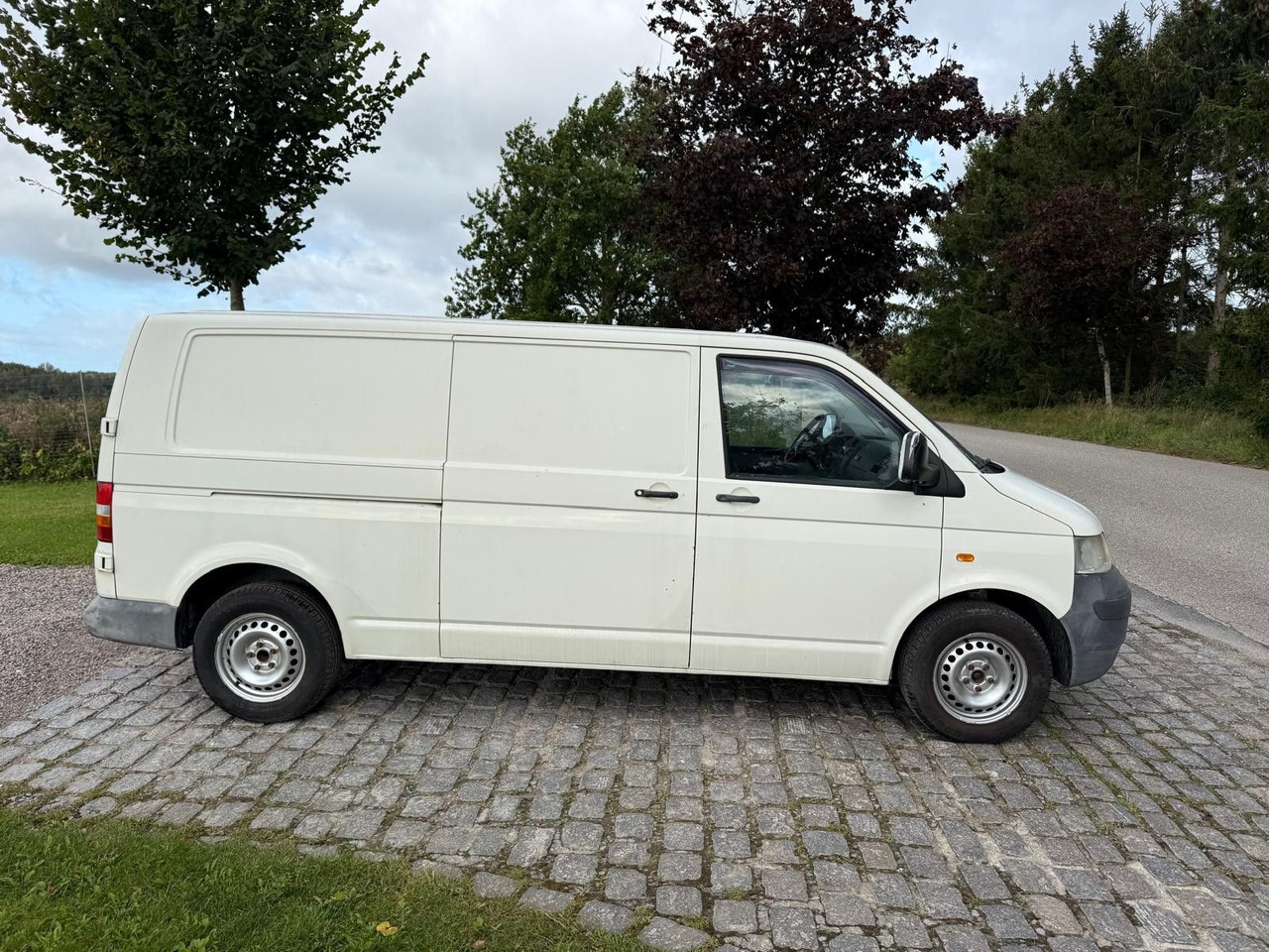 Volkswagen T5 Transporter 2.5 TDI Kasten lang - 紧凑型面包车:图5 Volkswagen T5 Transporter 2.5 TDI Kasten lang - 紧凑型面包车:图5