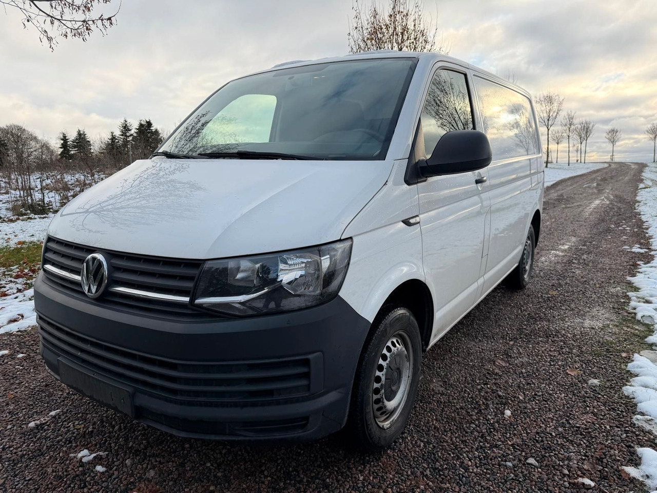 Volkswagen T6 Transporter Kasten Kombi - 小型客车:图1 Volkswagen T6 Transporter Kasten Kombi - 小型客车:图1