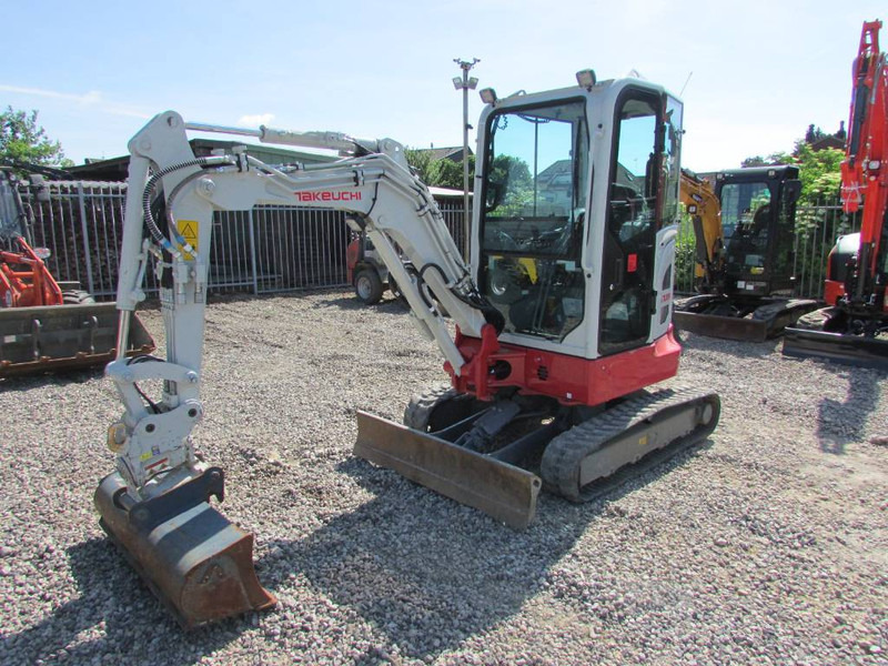 Takeuchi TB 325 R Minibagger 34.500 EUR - 小型挖掘机:图2 Takeuchi TB 325 R Minibagger 34.500 EUR - 小型挖掘机:图2