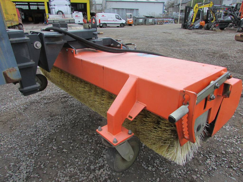 Tuchel Profi 600-230 Kehrbesen / 6.500 EUR - 附件 适用于 建筑机械:图3 Tuchel Profi 600-230 Kehrbesen / 6.500 EUR - 附件 适用于 建筑机械:图3