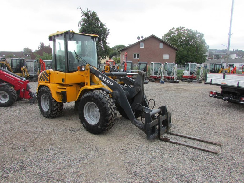 Volvo L 35 B-Z Radlader 16.000 EUR - 轮式装载机:图4 Volvo L 35 B-Z Radlader 16.000 EUR - 轮式装载机:图4
