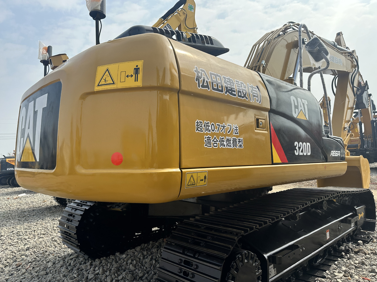 CATERPILLAR 320D2 - 轮式挖掘机:图3 CATERPILLAR 320D2 - 轮式挖掘机:图3