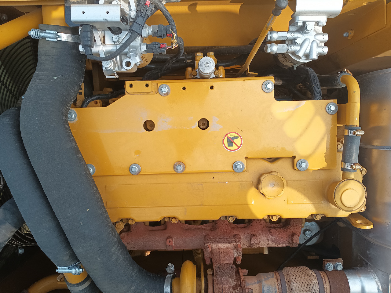 履带式挖掘机 CATERPILLAR 323D2L:图8 履带式挖掘机 CATERPILLAR 323D2L:图8