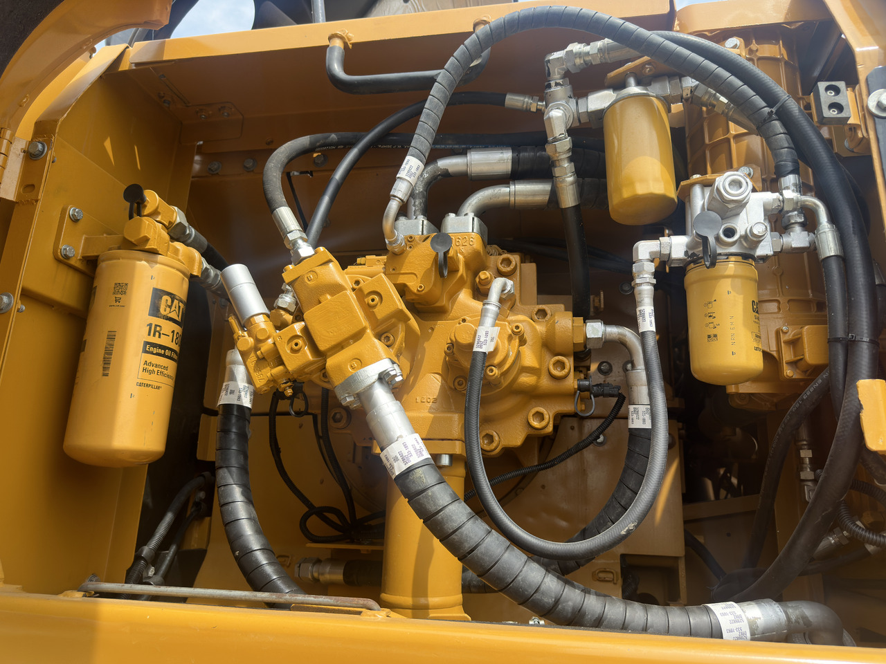 履带式挖掘机 CATERPILLAR 330D2：图8