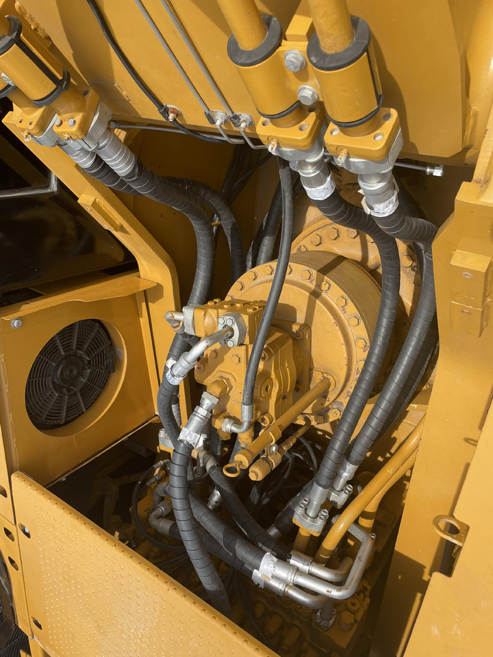 履带式挖掘机 CATERPILLAR 330D2：图6