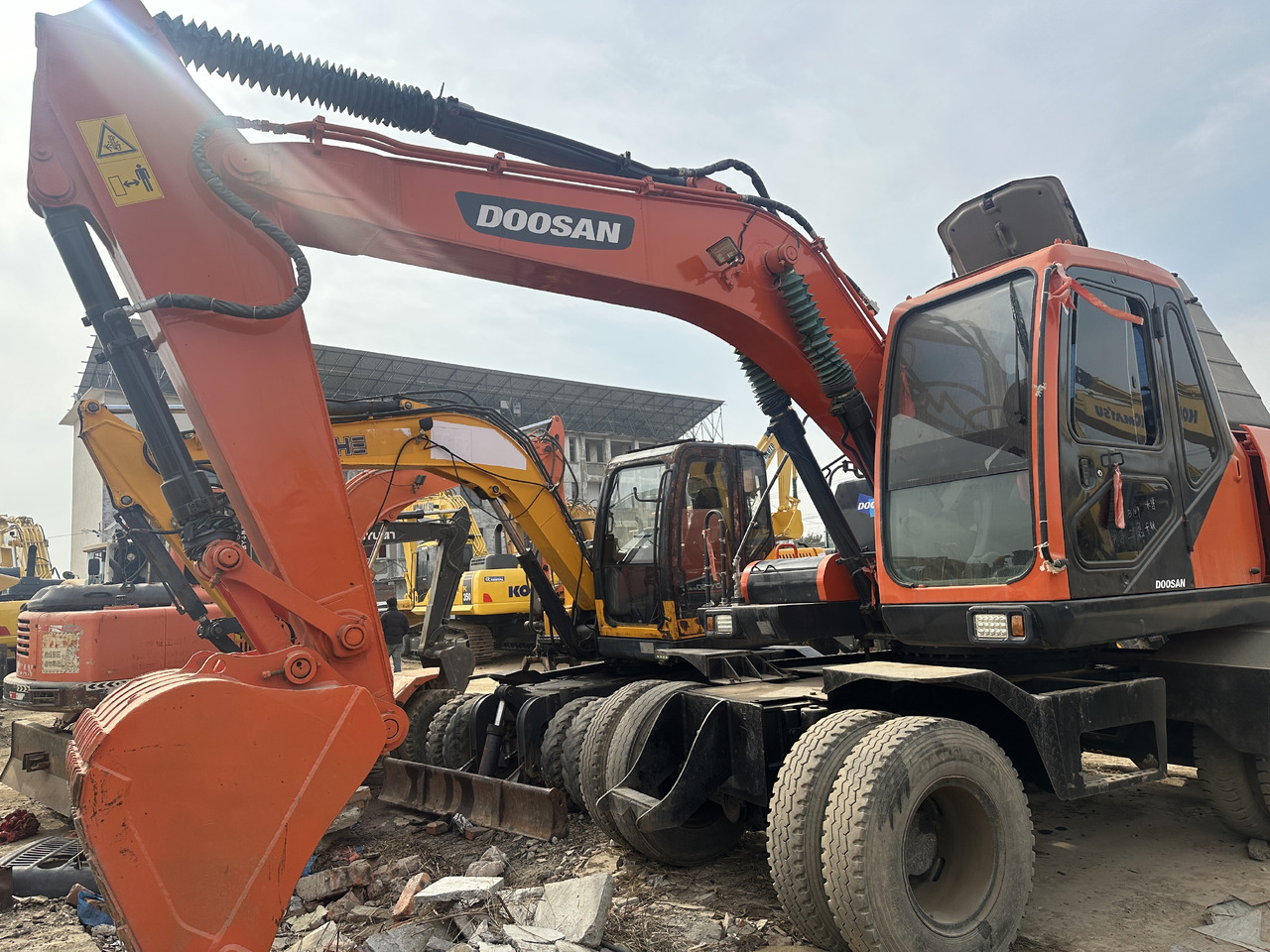 DOOSAN 150W - 轮式挖掘机:图2 DOOSAN 150W - 轮式挖掘机:图2