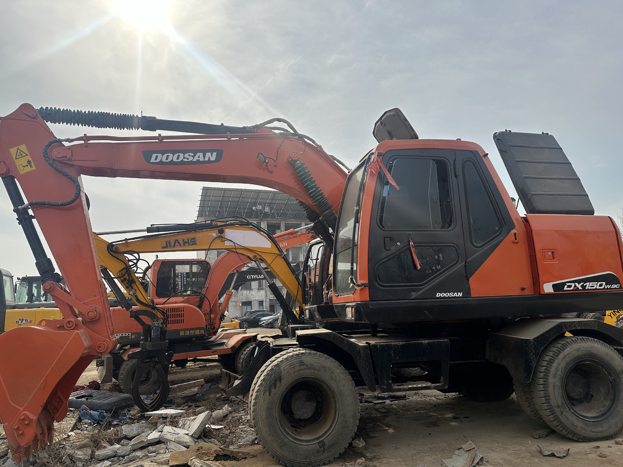 DOOSAN 150W - 轮式挖掘机:图1 DOOSAN 150W - 轮式挖掘机:图1