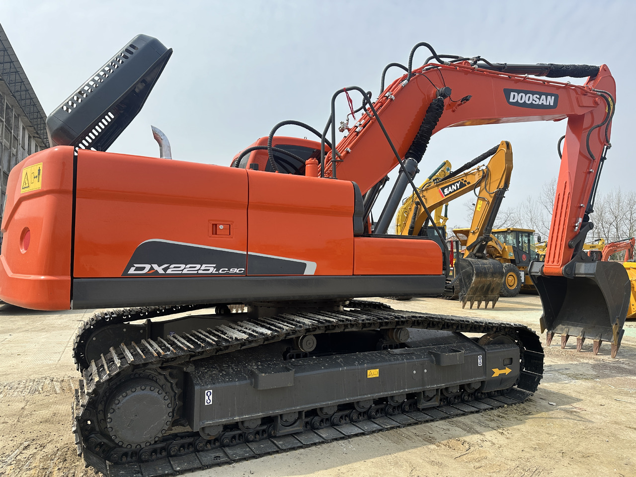 DOOSAN DX225LC-9C - 履带式挖掘机:图1 DOOSAN DX225LC-9C - 履带式挖掘机:图1