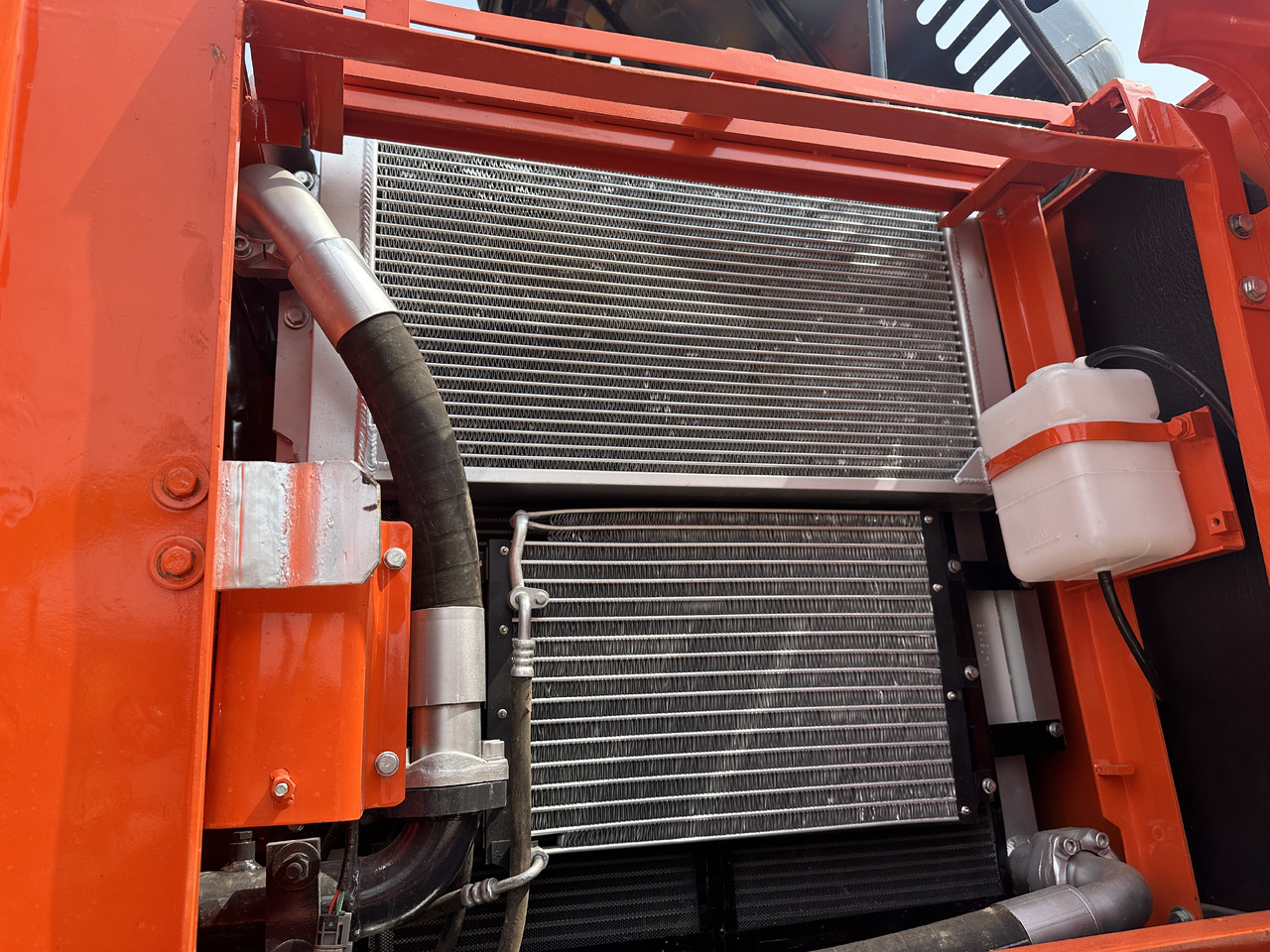 DOOSAN DX225LC-9C - 履带式挖掘机:图3 DOOSAN DX225LC-9C - 履带式挖掘机:图3