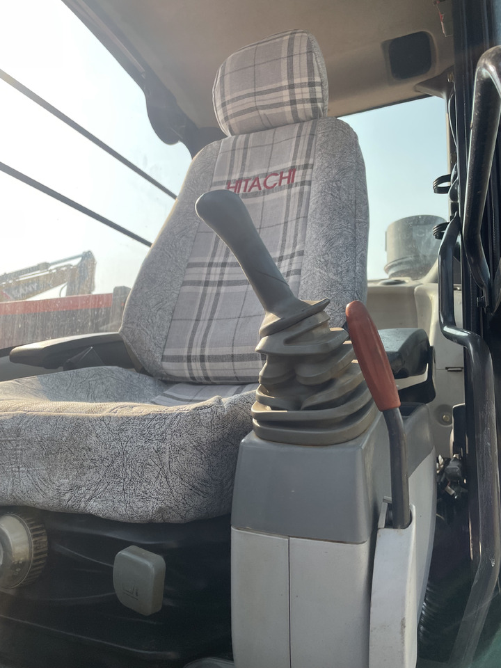 HITACHI ZX130 - 履带式挖掘机:图3 HITACHI ZX130 - 履带式挖掘机:图3