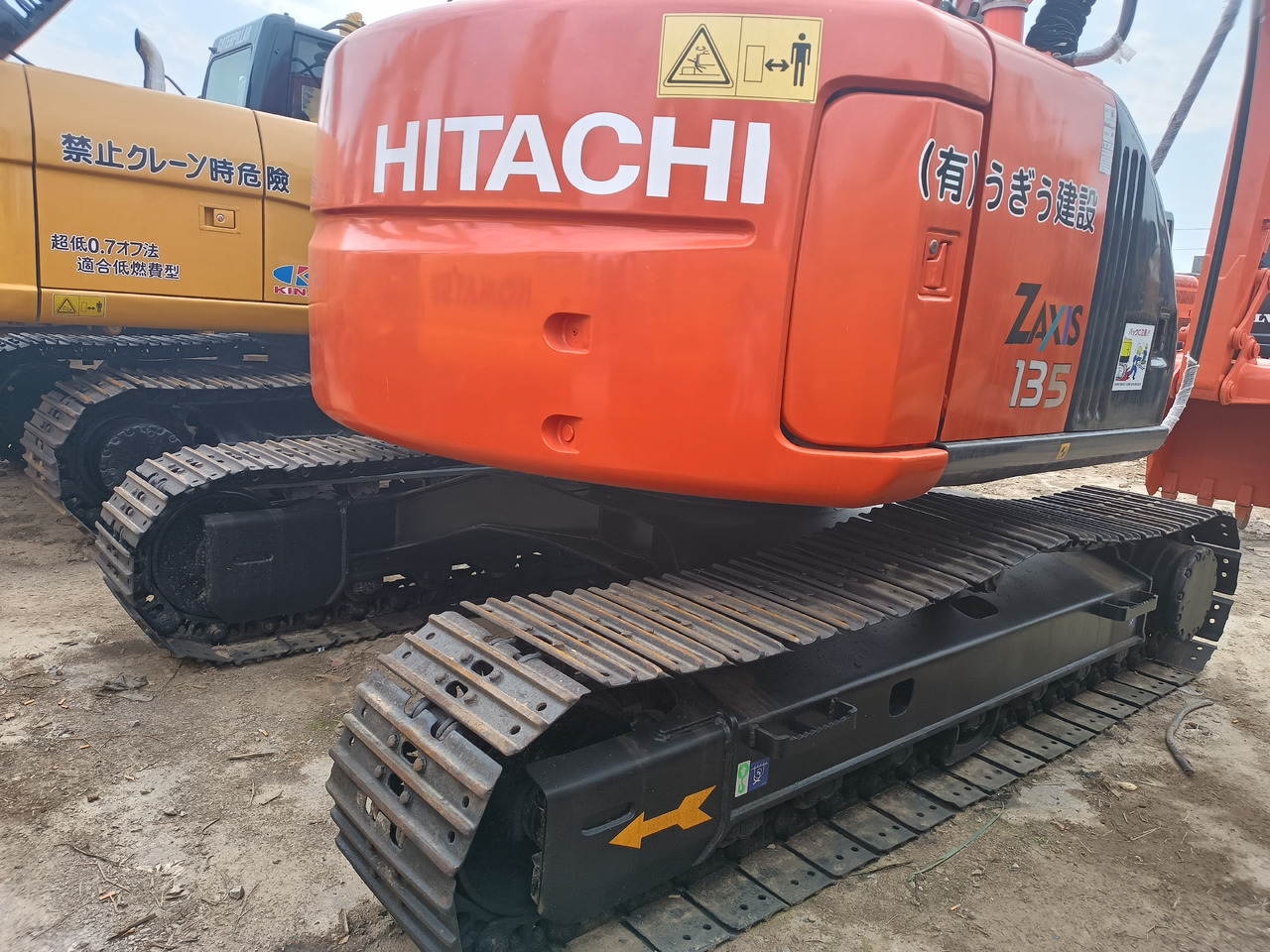 HITACHI ZX135 - 履带式挖掘机:图3 HITACHI ZX135 - 履带式挖掘机:图3
