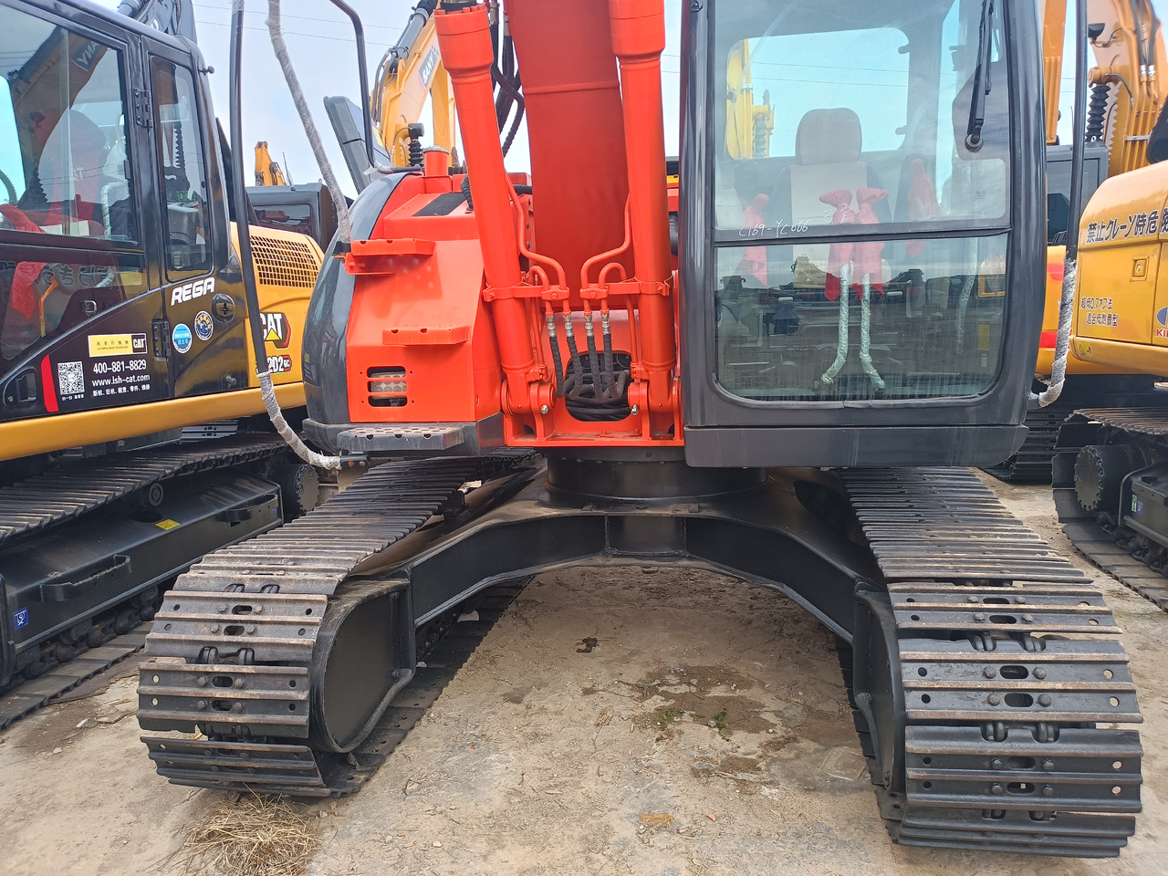 HITACHI ZX135 - 履带式挖掘机:图2 HITACHI ZX135 - 履带式挖掘机:图2