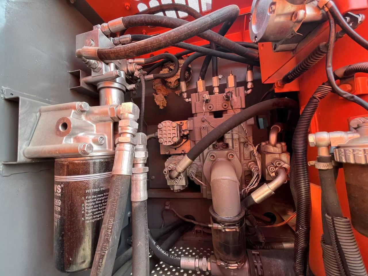 HITACHI ZX160 - 履带式挖掘机:图5 HITACHI ZX160 - 履带式挖掘机:图5