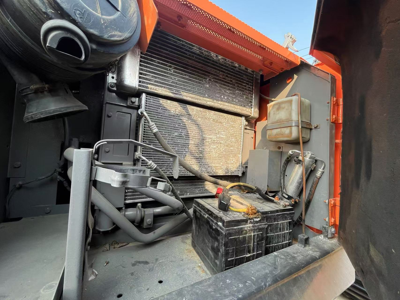 HITACHI ZX160 - 履带式挖掘机:图3 HITACHI ZX160 - 履带式挖掘机:图3