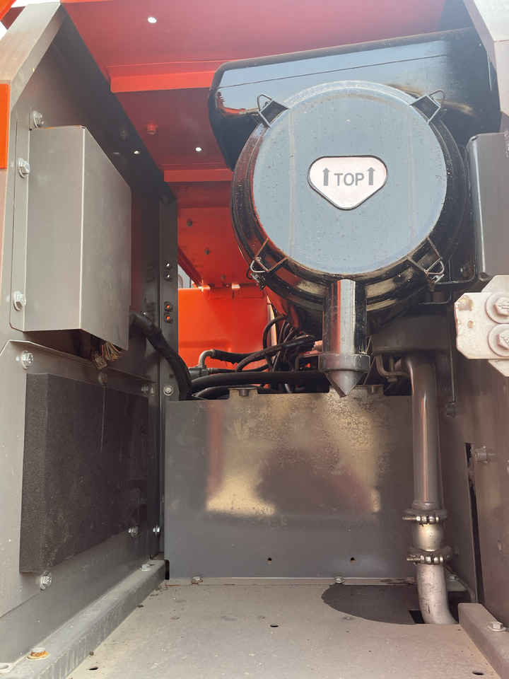 HITACHI ZX210 - 履带式挖掘机:图2 HITACHI ZX210 - 履带式挖掘机:图2