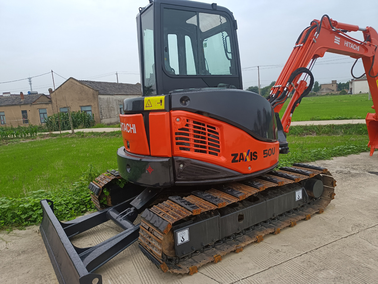 HITACHI ZX50U-2 - 小型挖掘机:图2 HITACHI ZX50U-2 - 小型挖掘机:图2