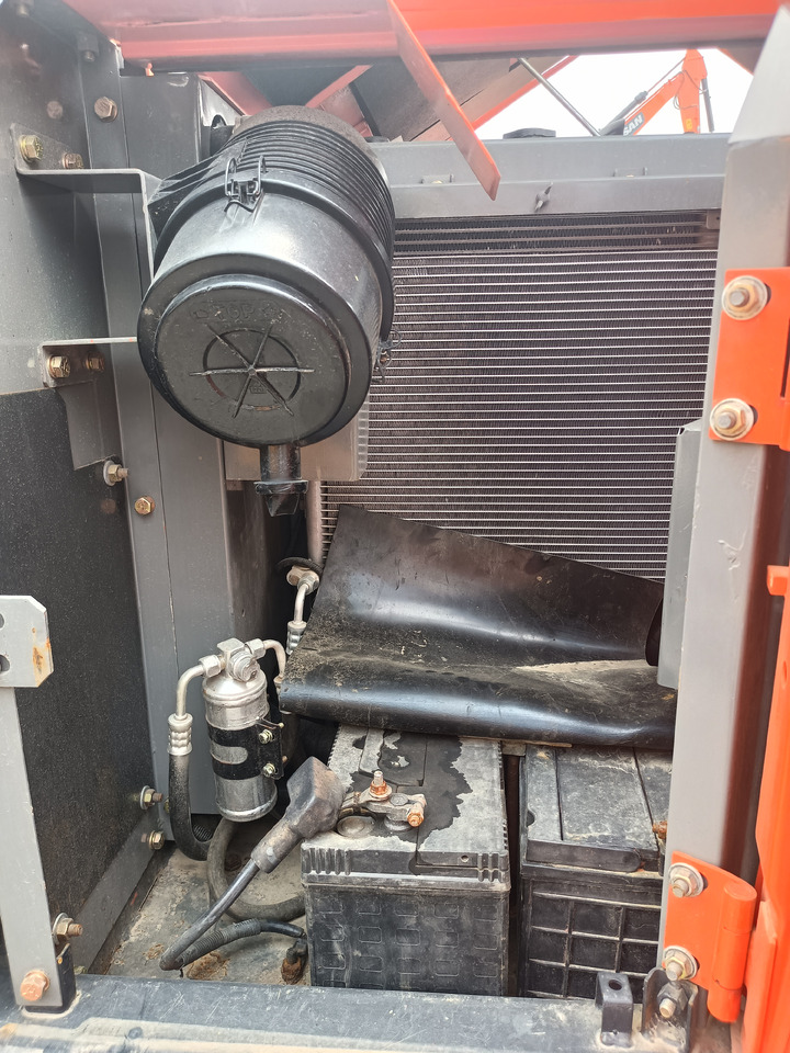 HITACHI ZX60 - 小型挖掘机:图5 HITACHI ZX60 - 小型挖掘机:图5