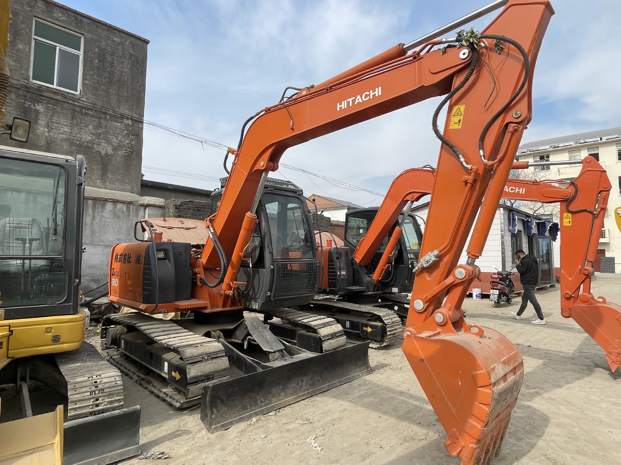 HITACHI ZX80 - 履带式挖掘机:图2 HITACHI ZX80 - 履带式挖掘机:图2