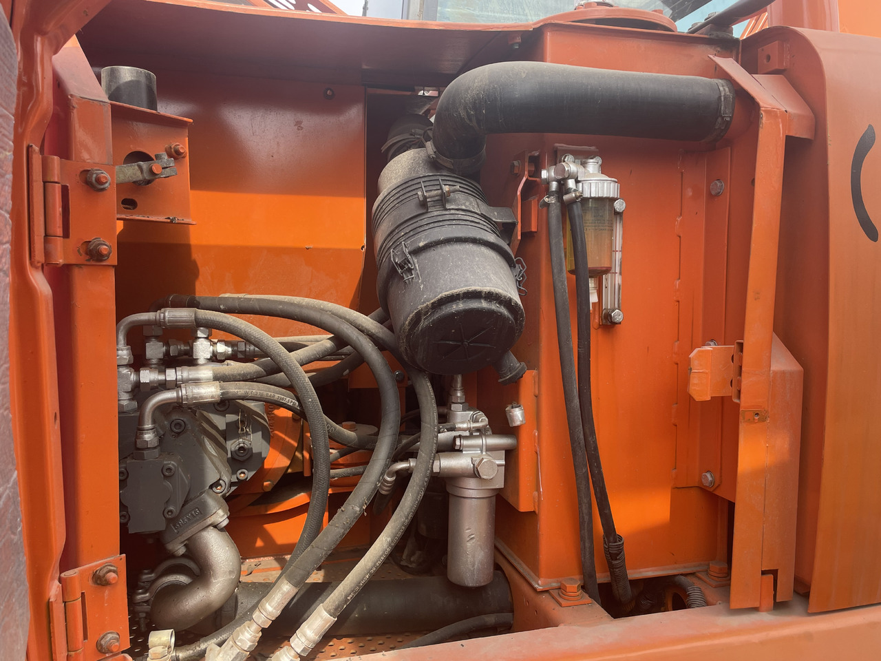 HITACHI ZX80 - 履带式挖掘机:图3 HITACHI ZX80 - 履带式挖掘机:图3